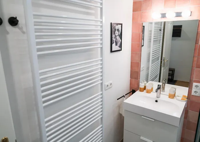 City: Live, Work, Play Apartman Bécs
