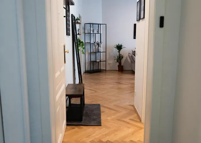 City: Live, Work, Play Apartman Bécs